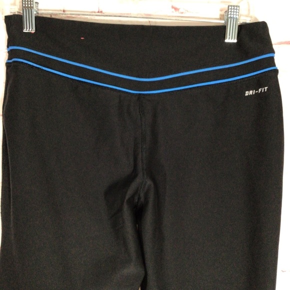 Nike Dri-Fit Black and Blue Cropped Leggings - Size Medium - Picture 4 of 8